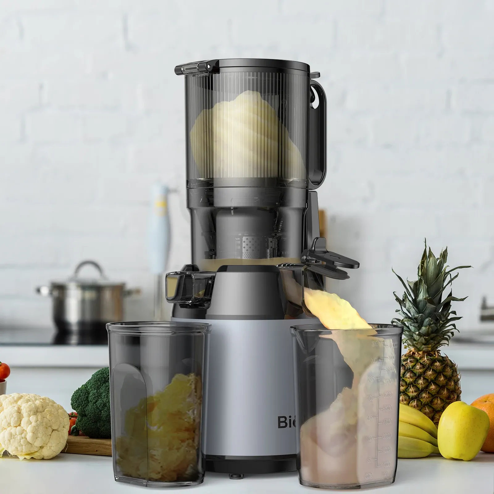 BioloMix slowjuicer met brede 130 mm vulopening
