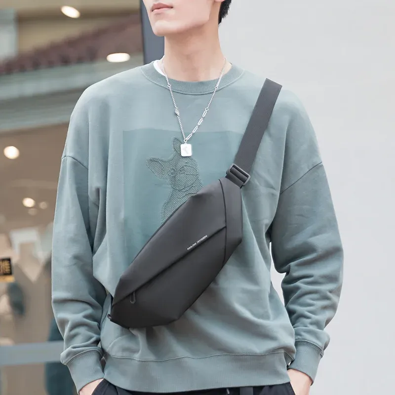 Mark Ryden anti-diefstal chest bag met USB-aansluiting
