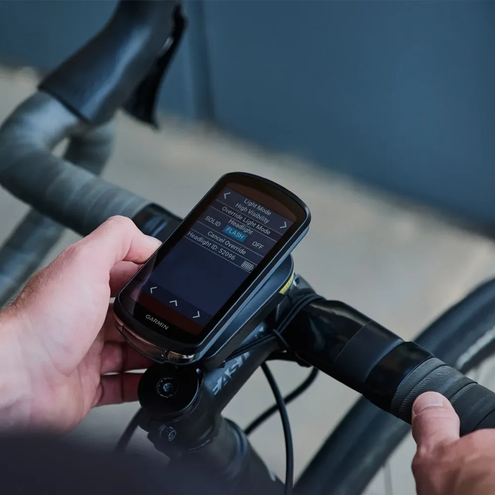 RAVEMEN FR300 ANT+ slimme fietslamp met Garmin-koppeling